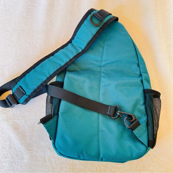 MOSISO Sling Backpack, Multipurpose Crossbody Shoulder Bag Travel Hiking Daypack - Picture 10 of 12